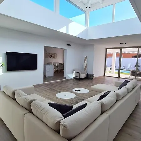 Luxury Modern Villa Lila Heated Pool Villa *